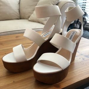 Steve Madden white and wood wedges size 7.5